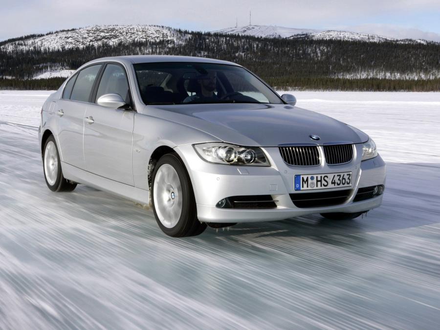  BMW 330xi Sedan 2005 года  (фото 3 из 3)